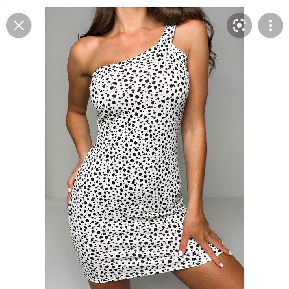 50% off NWT. MISGUIDED ONE SHOULDER DRESS